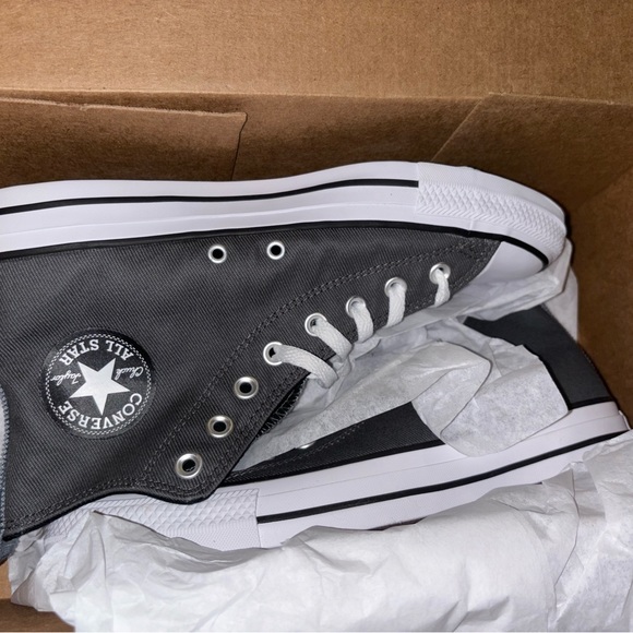 Converse - Picture 6 of 9